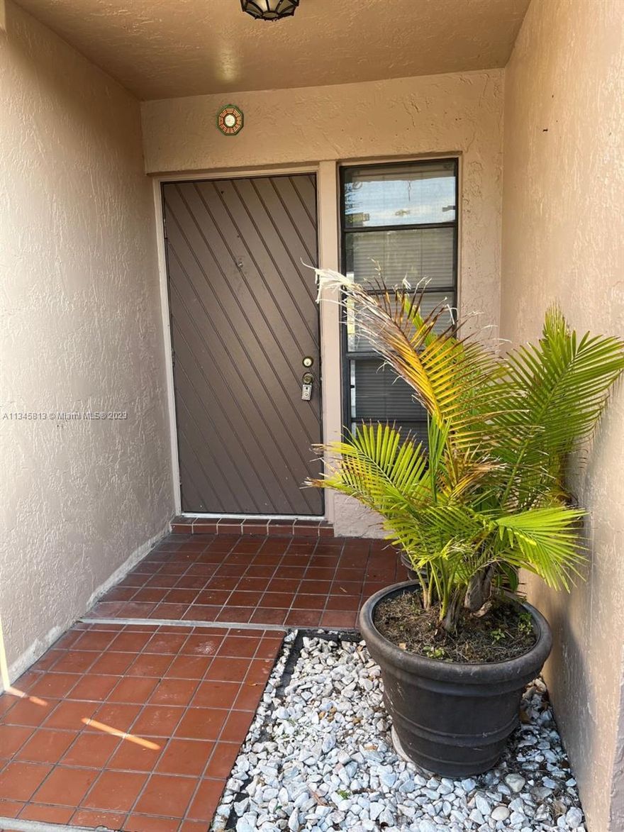 WATERFRONT THREE BEDROOM/2 BATH ALL TILED UPDATED TOWNHOME IN GATED COMMUNITY OF FLAMINGO 
VILLAS.  WATER VIEWS FROM THE VAULTED CEILING GREAT ROOM.  KITCHEN WITH NEW CABINETRY, STAINLESS STEEL APPLIANCES & GRANITE COUNTERTOPS.  FIRST FLOOR BEDROOM & FULL BATHROOM.  PRIMARY BEDROOM UPSTAIRS, ALONG WITH FULL BATHROOM, 3RD BEDROOM WITH WALK-IN CLOSET.  WASHER/DRYER LOCATED ON SECOND LEVEL.  SCREENED PATIO OFF GREAT ROOM OVERLOOKS THE WATER.  HURRICANE PANELS.  TWO ASSIGNED PARKING SPACES. LOCATION IS CLOSE TO C.B. SMITH PARK, PEMBROKE LAKES MALL, RESTAURANTS & I-75.  SHORT APPROVAL PROCESS.