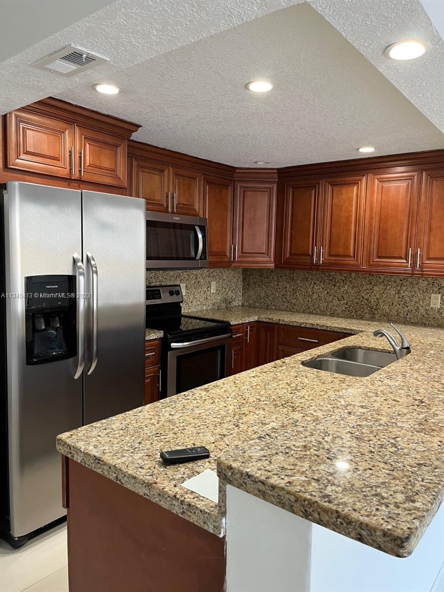 PEMBROKE LAKES SECTION SE - Residential Lease