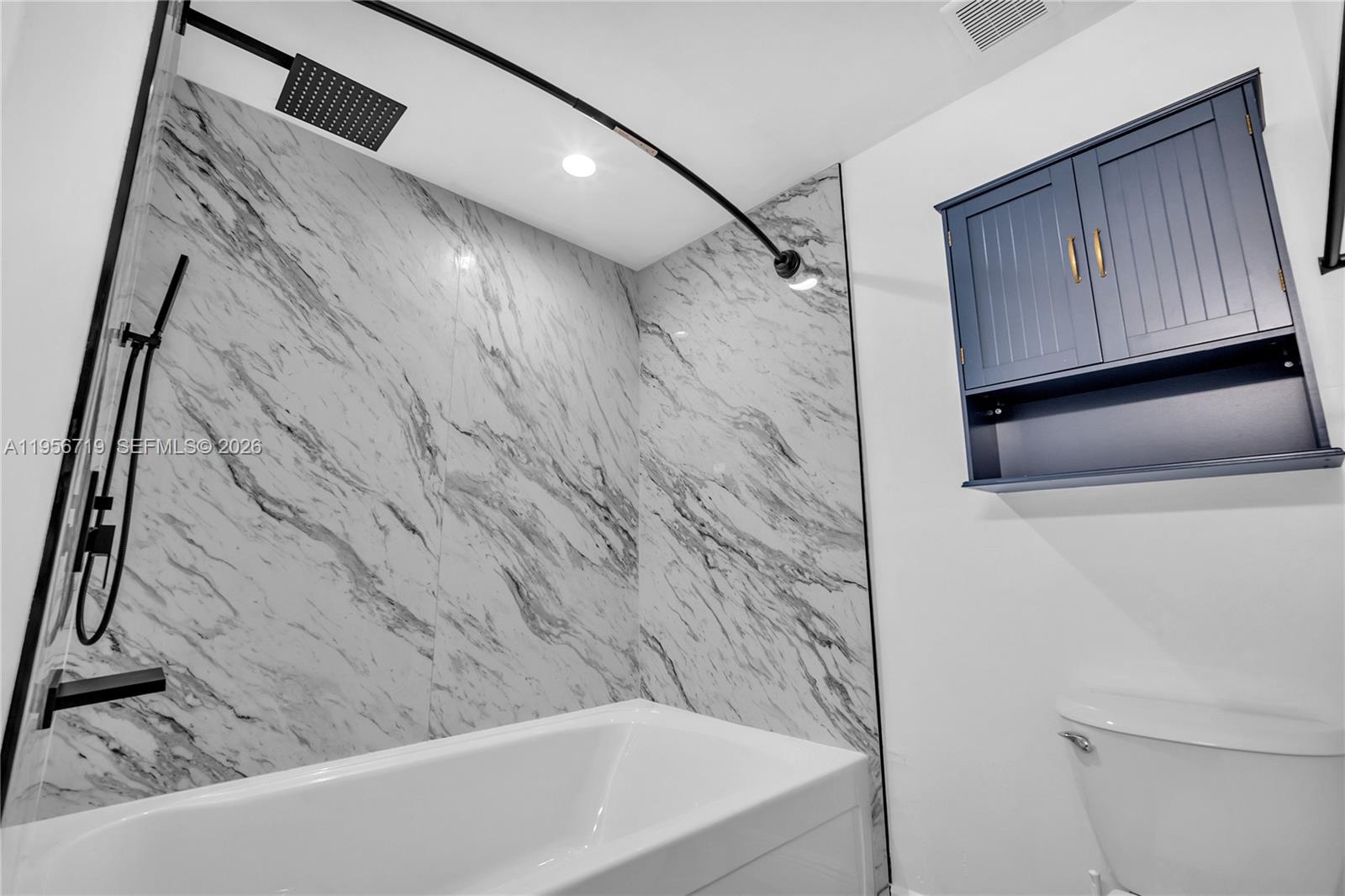 EMERALD OAKS 2 CONDO - Residential