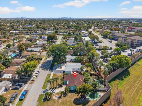 Tiny photo for 5931 NE 1st Ave, Oakland Park, FL 33334 (MLS # A12024666)