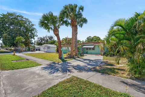 Tiny photo for 5931 NE 1st Ave, Oakland Park, FL 33334 (MLS # A12024666)