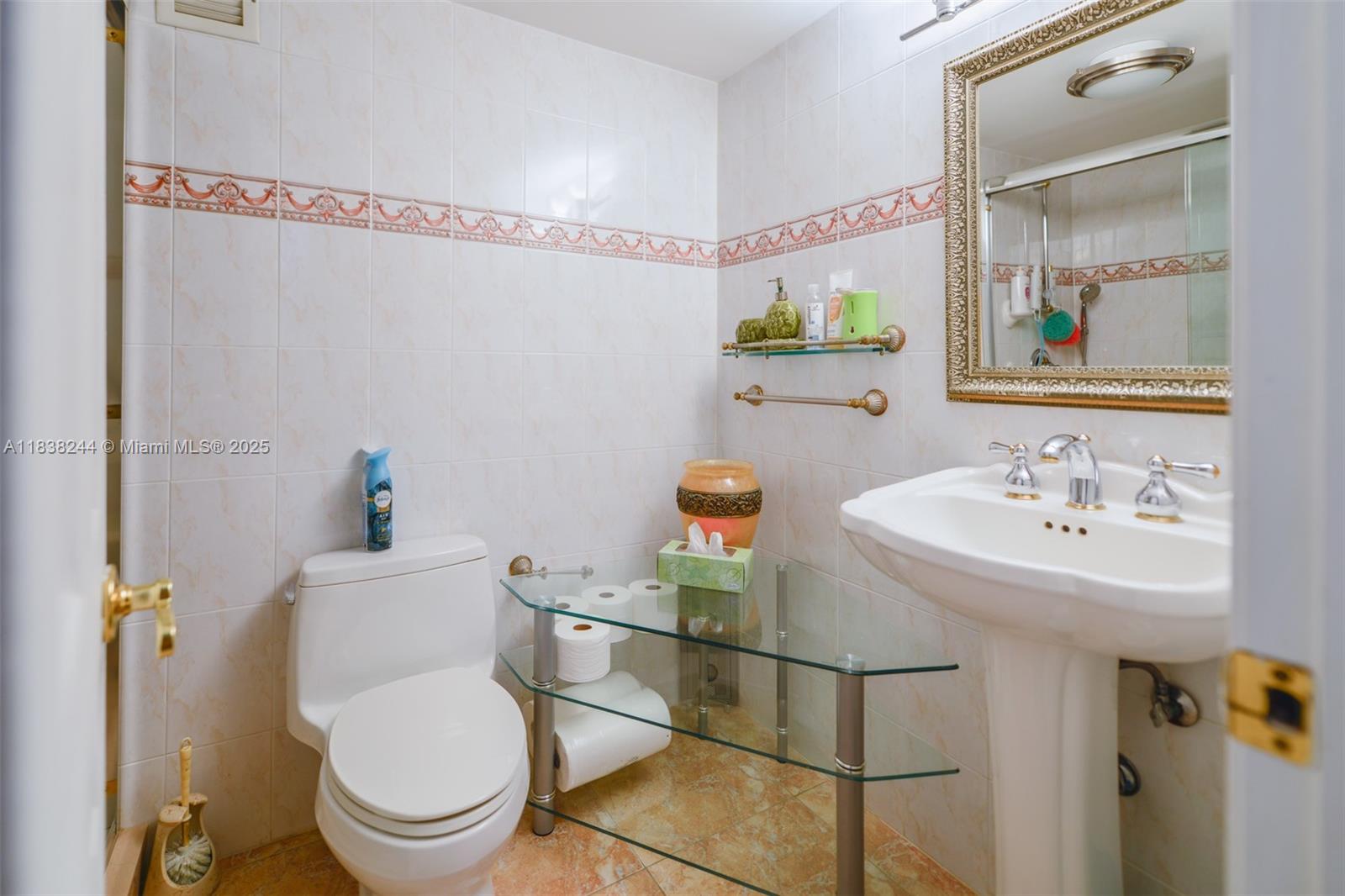 AQUARIUS CONDO - Residential