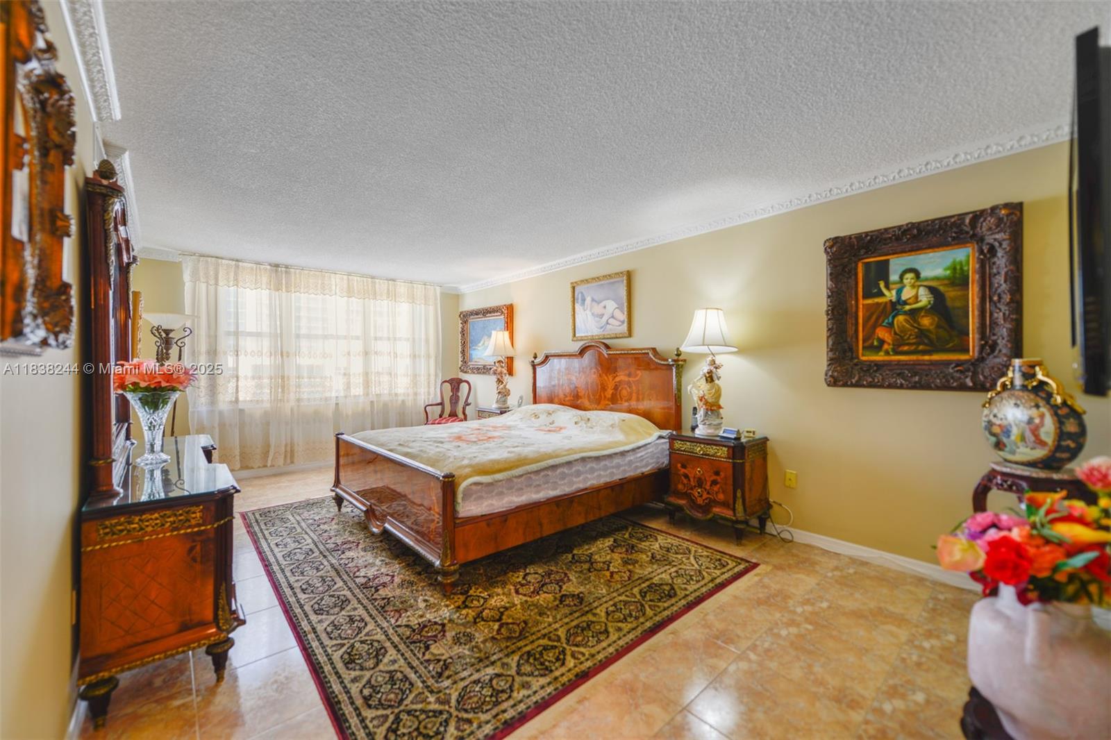 AQUARIUS CONDO - Residential