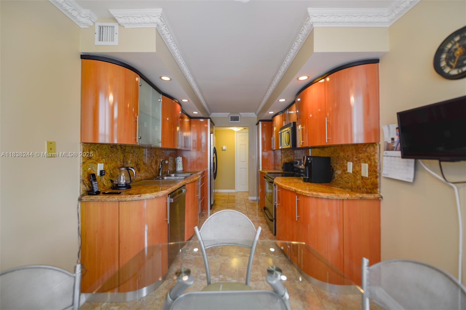 AQUARIUS CONDO - Residential