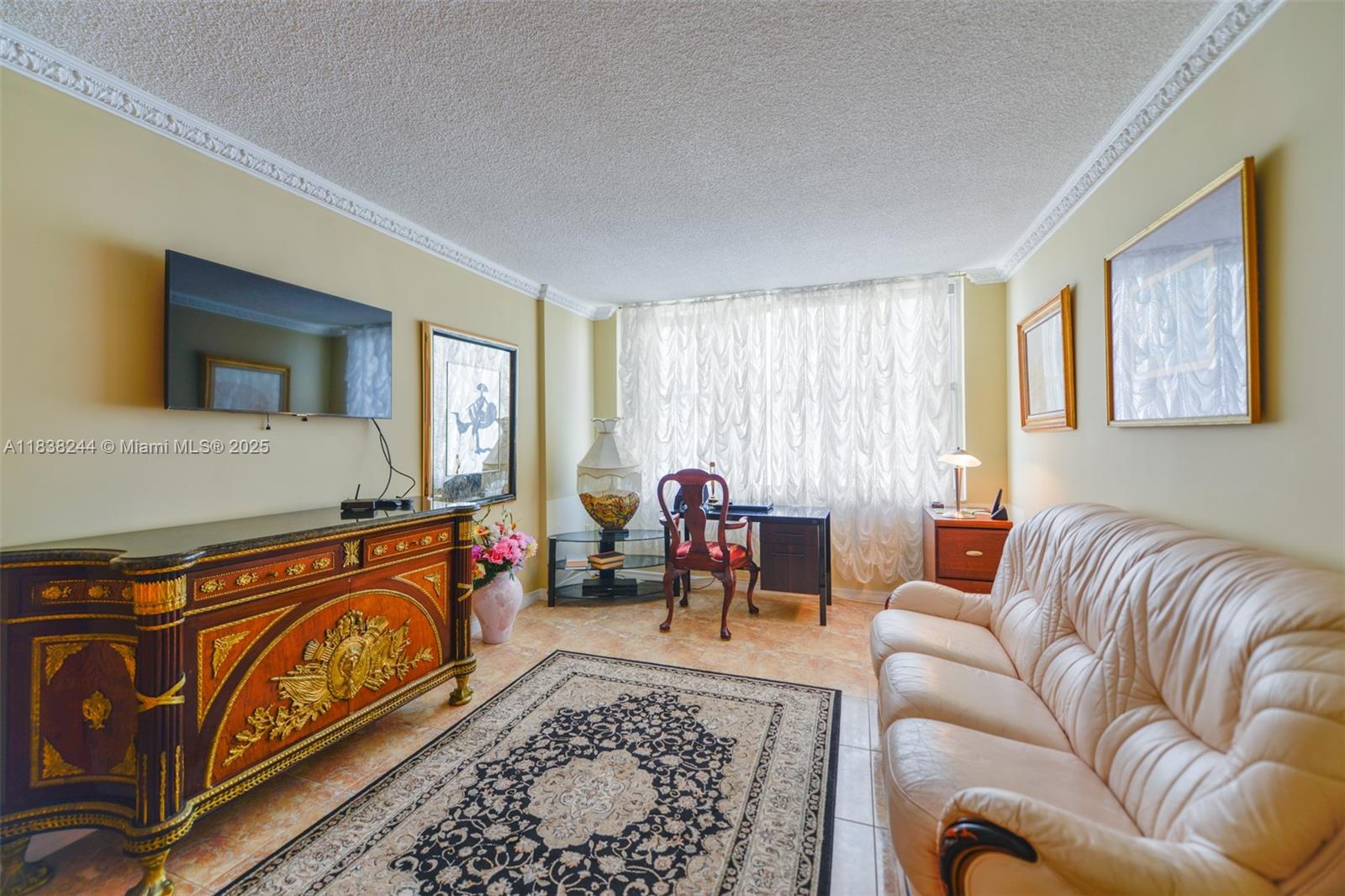 AQUARIUS CONDO - Residential