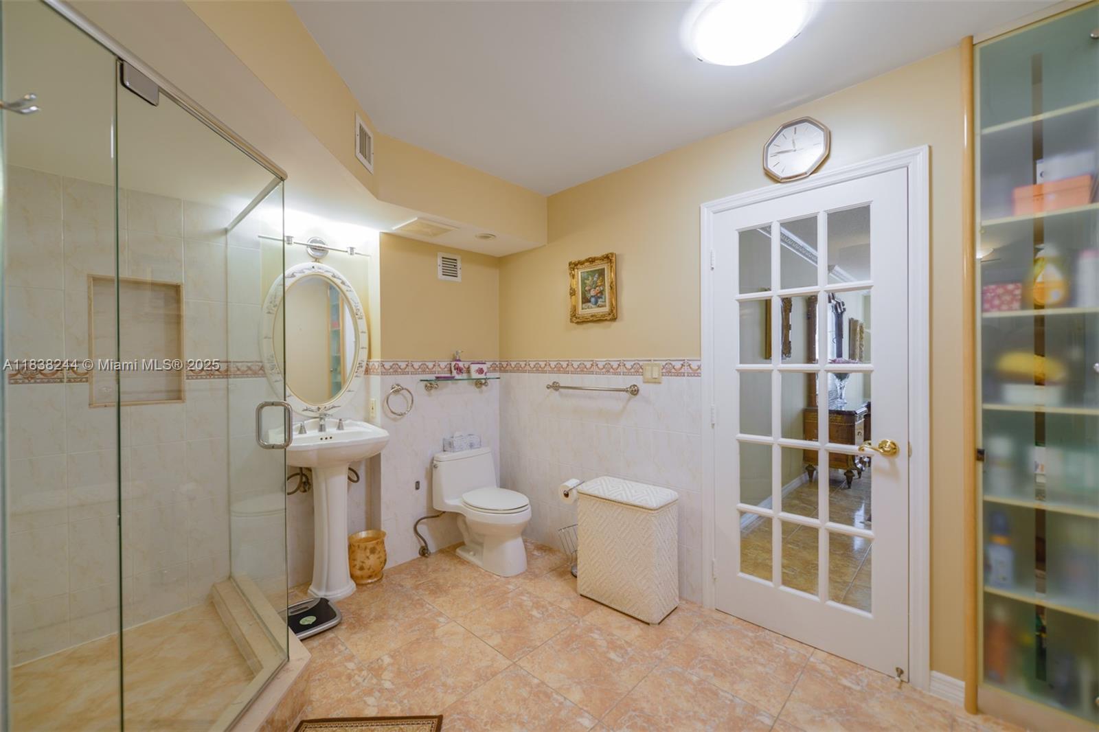 AQUARIUS CONDO - Residential