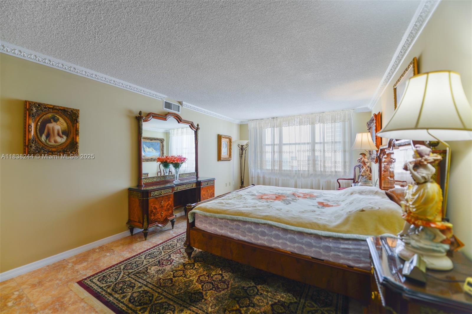 AQUARIUS CONDO - Residential