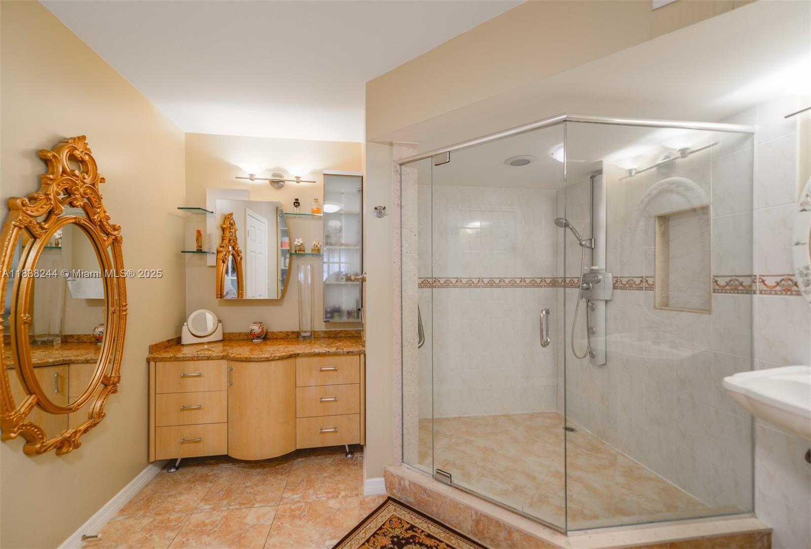 AQUARIUS CONDO - Residential