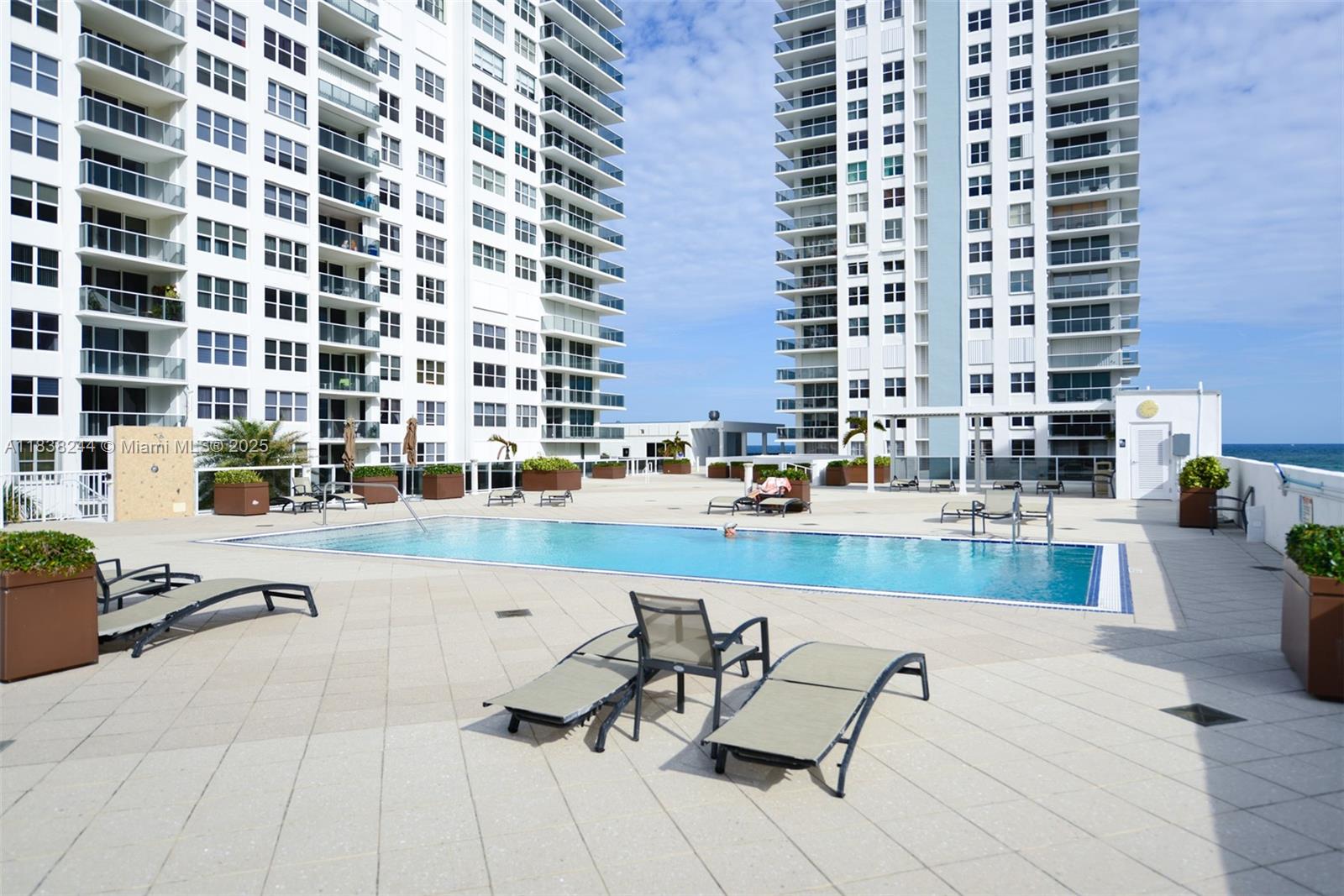 AQUARIUS CONDO - Residential