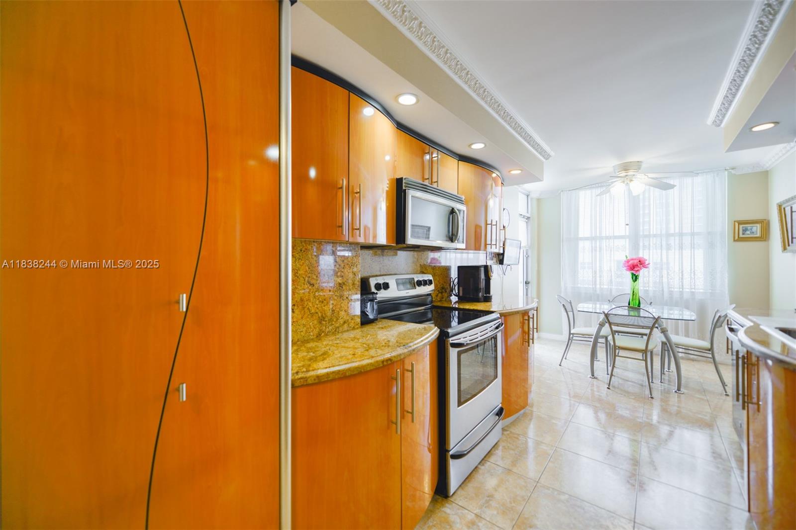 AQUARIUS CONDO - Residential