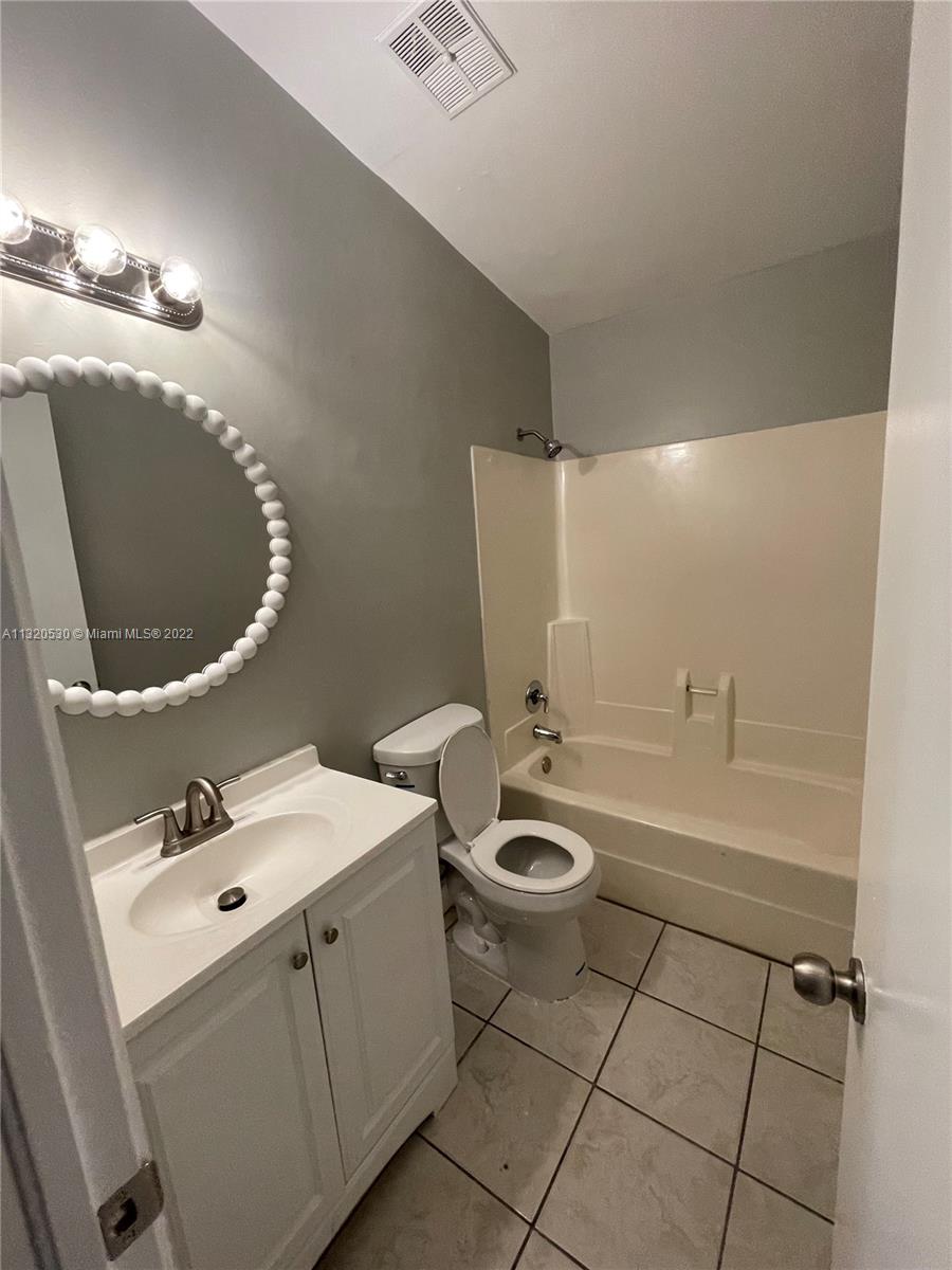 NORTH LAUDERDALE ESTATES - Residential Lease