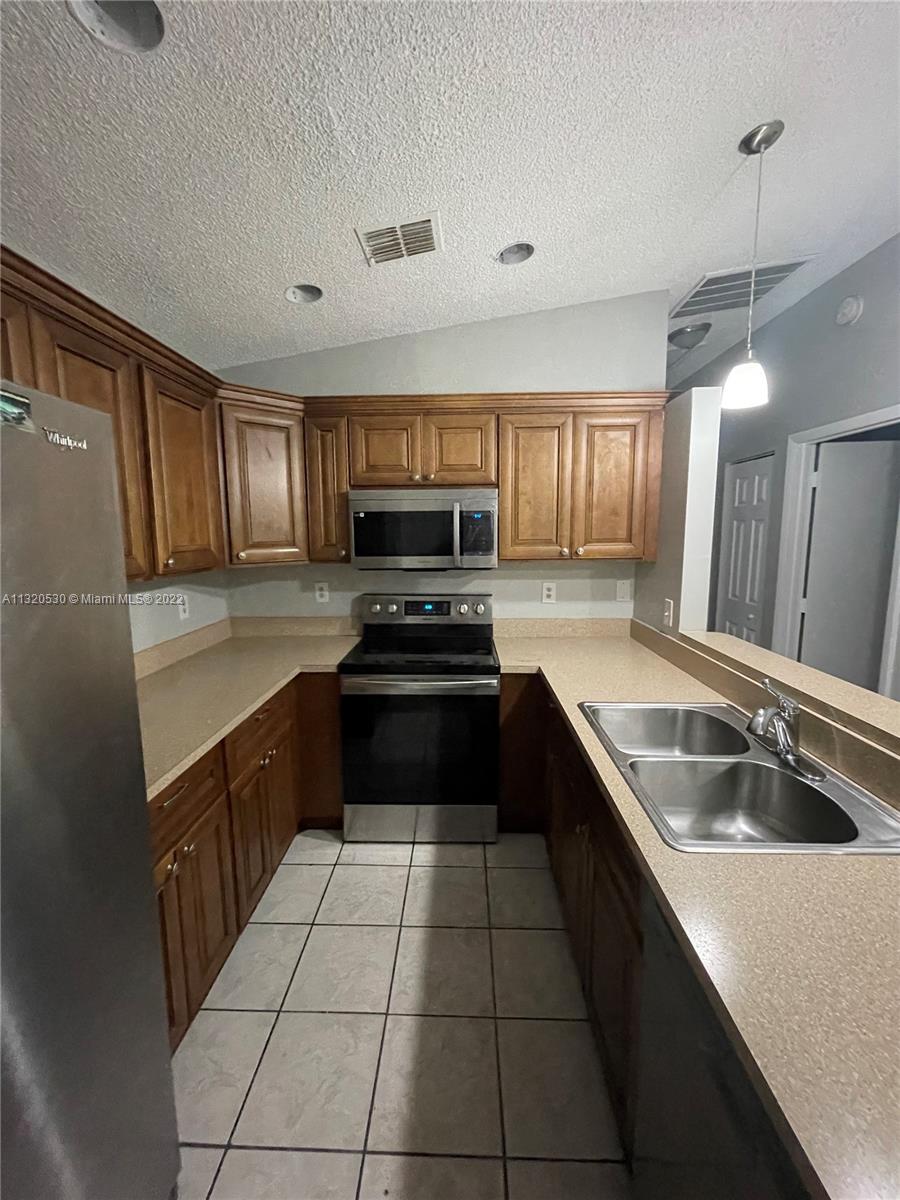 NORTH LAUDERDALE ESTATES - Residential Lease