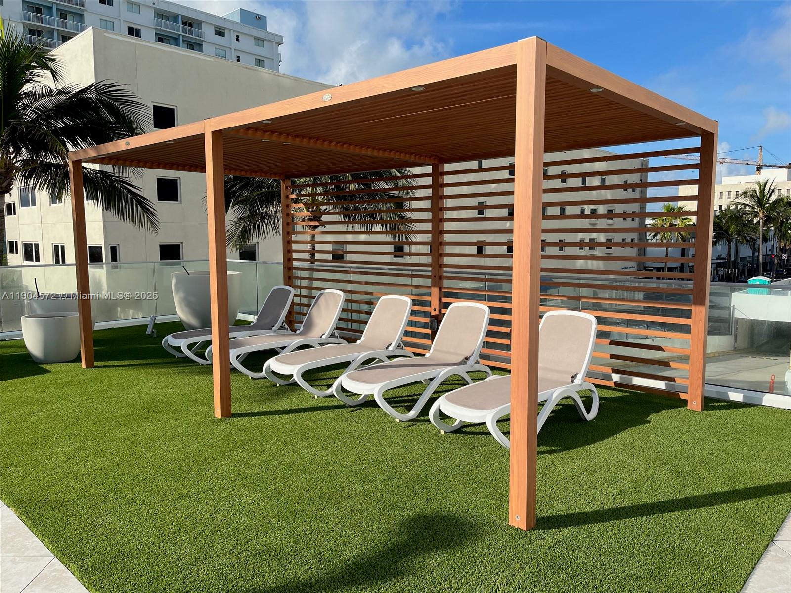 BURLEIGH HOUSE CONDO - Residential