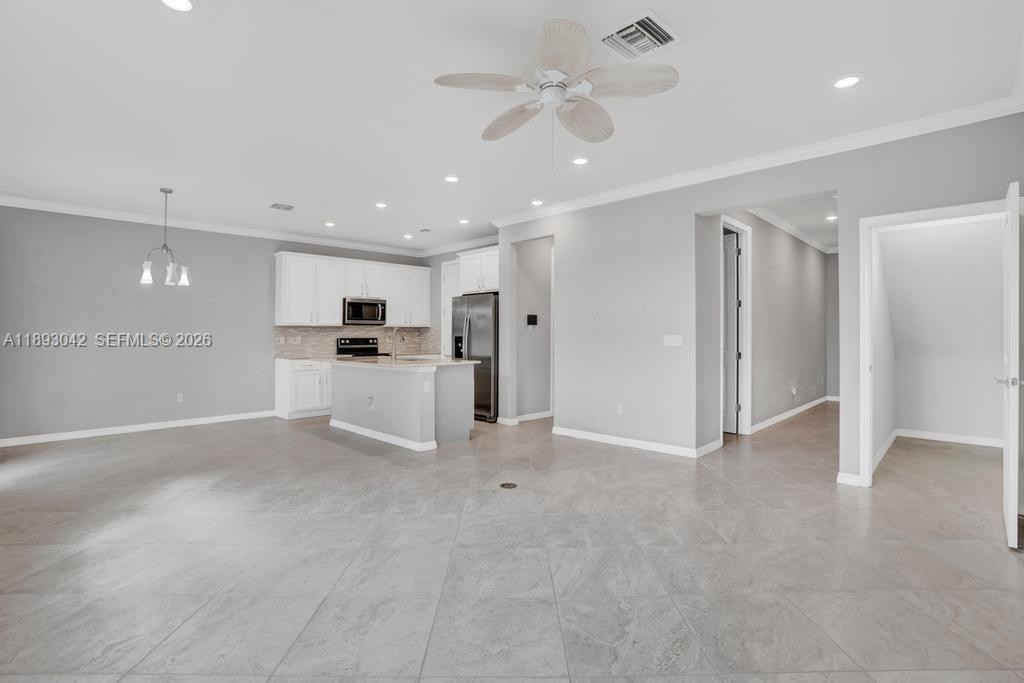 HILLCREST COUNTRY CLUB SO - Residential