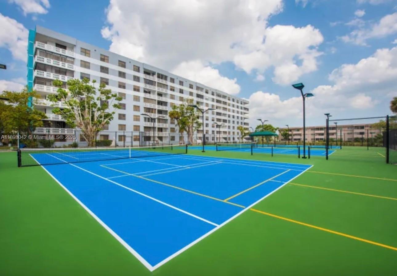HILLCREST COUNTRY CLUB SO - Residential