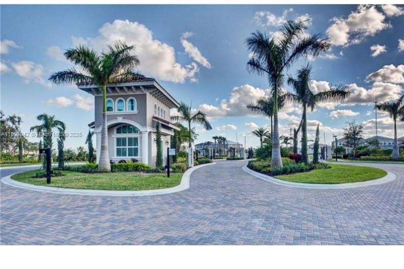 HILLCREST COUNTRY CLUB SO - Residential