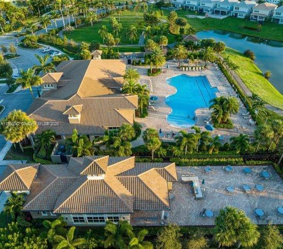 HILLCREST COUNTRY CLUB SO - Residential