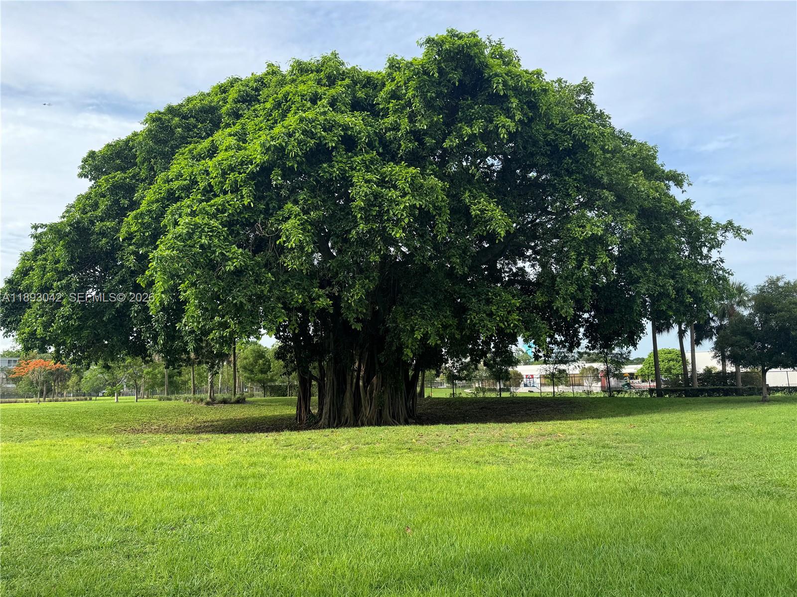 HILLCREST COUNTRY CLUB SO - Residential