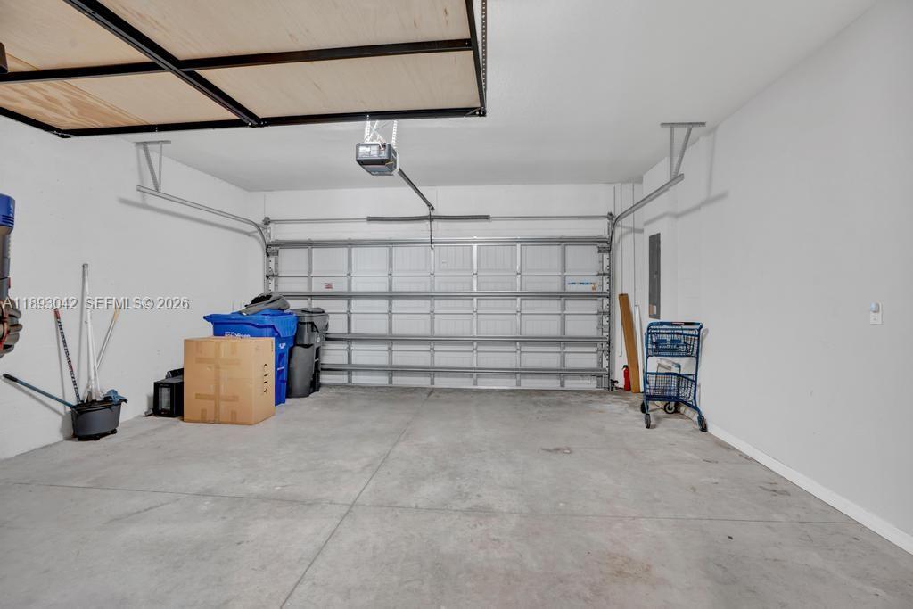 HILLCREST COUNTRY CLUB SO - Residential