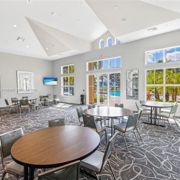 HILLCREST COUNTRY CLUB SO - Residential