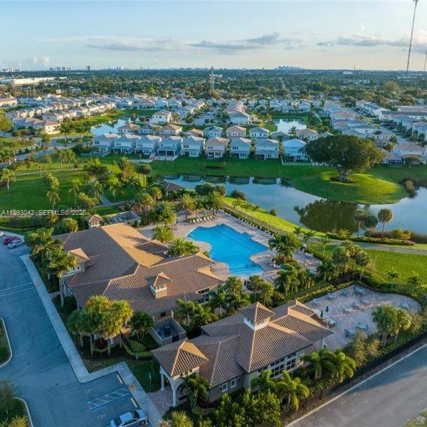 HILLCREST COUNTRY CLUB SO - Residential