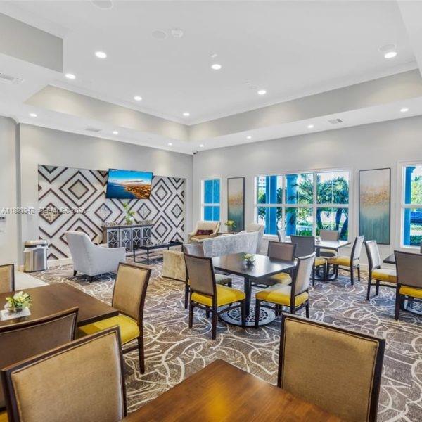 HILLCREST COUNTRY CLUB SO - Residential