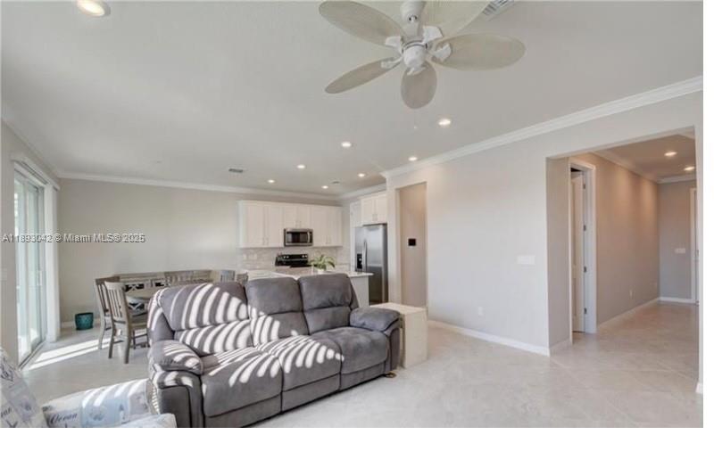 HILLCREST COUNTRY CLUB SO - Residential