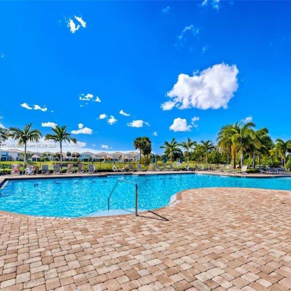 HILLCREST COUNTRY CLUB SO - Residential
