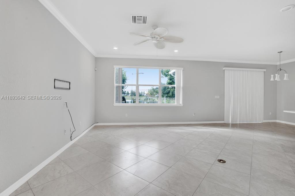 HILLCREST COUNTRY CLUB SO - Residential