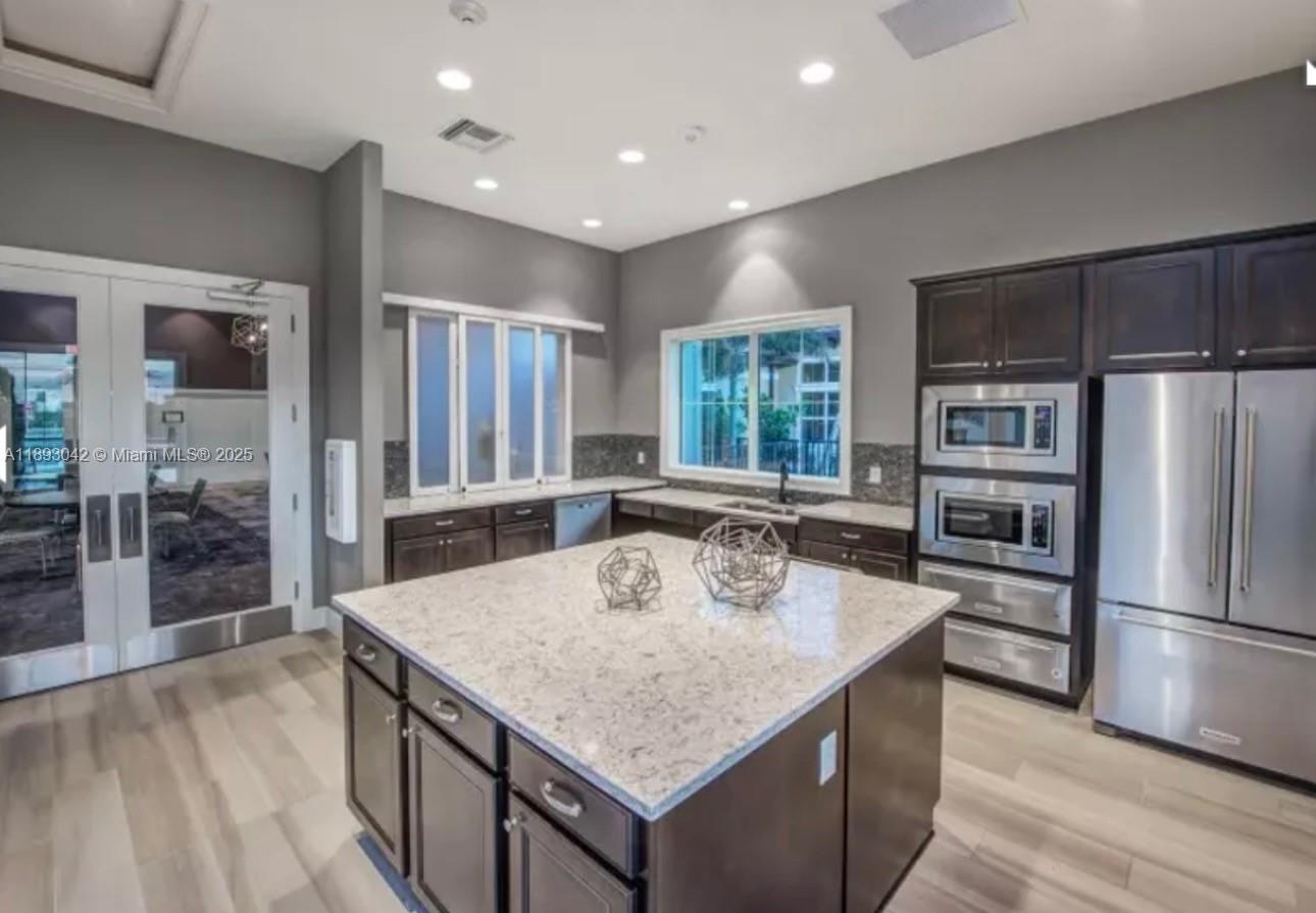 HILLCREST COUNTRY CLUB SO - Residential
