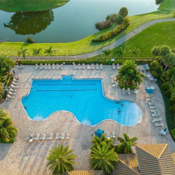 HILLCREST COUNTRY CLUB SO - Residential