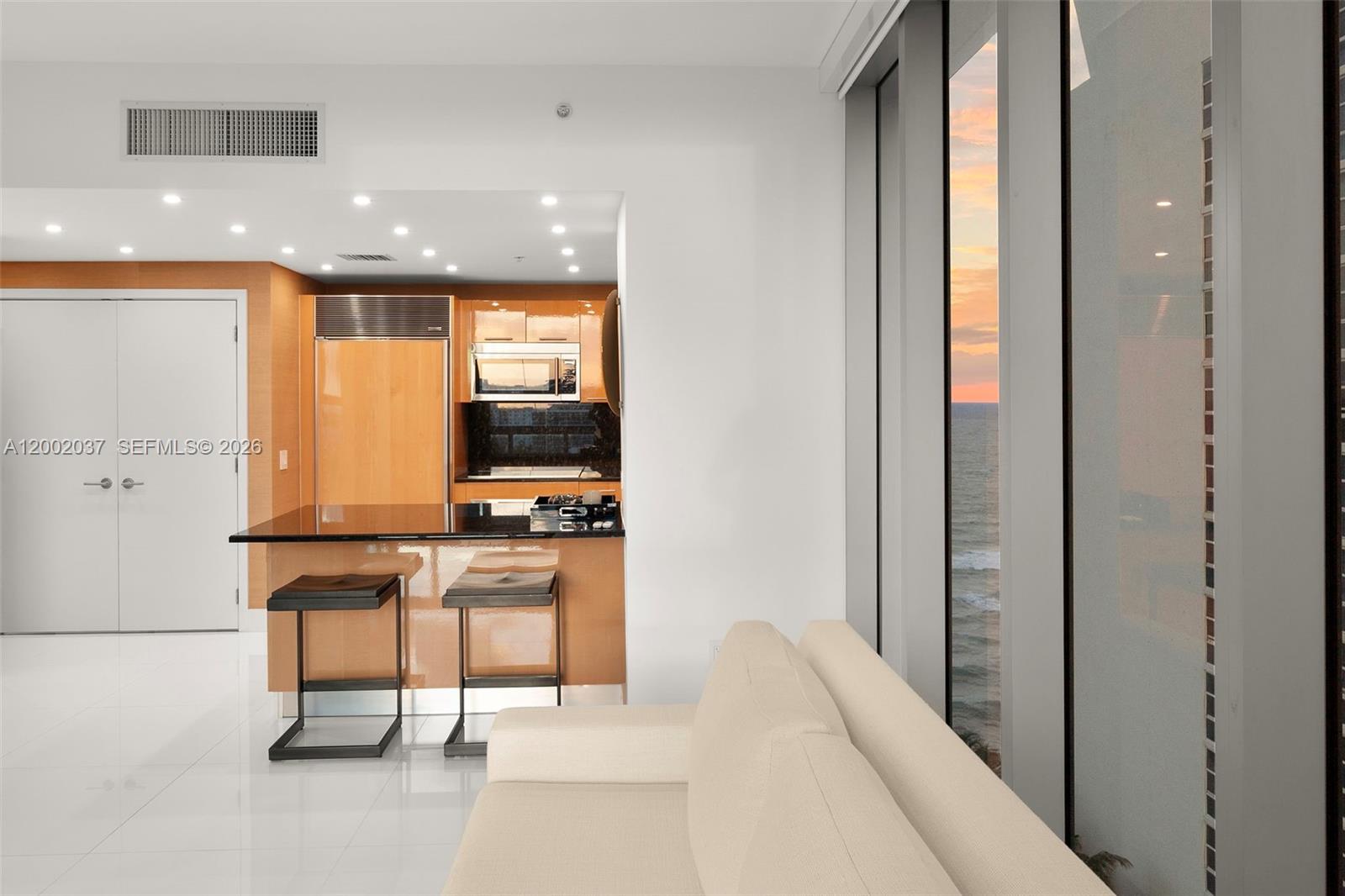 6899 Collins Ave 1109