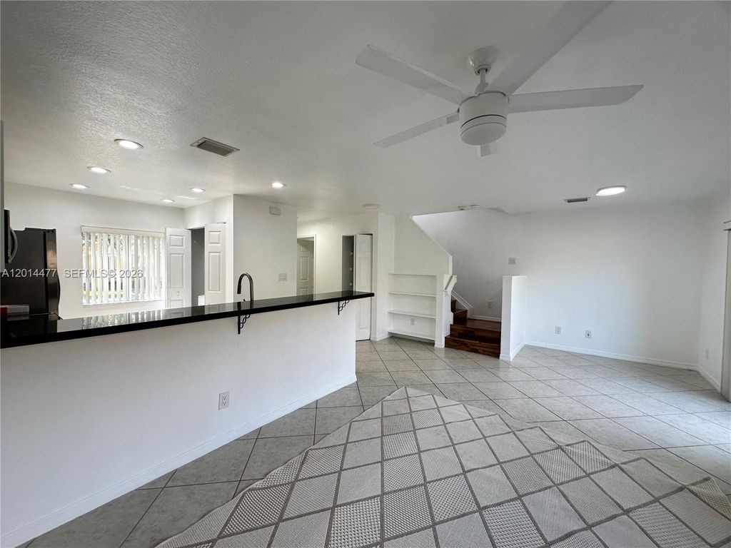 Photo of 324 NE 3rd St #D, Hallandale Beach, FL 33009 (MLS # A12014477)