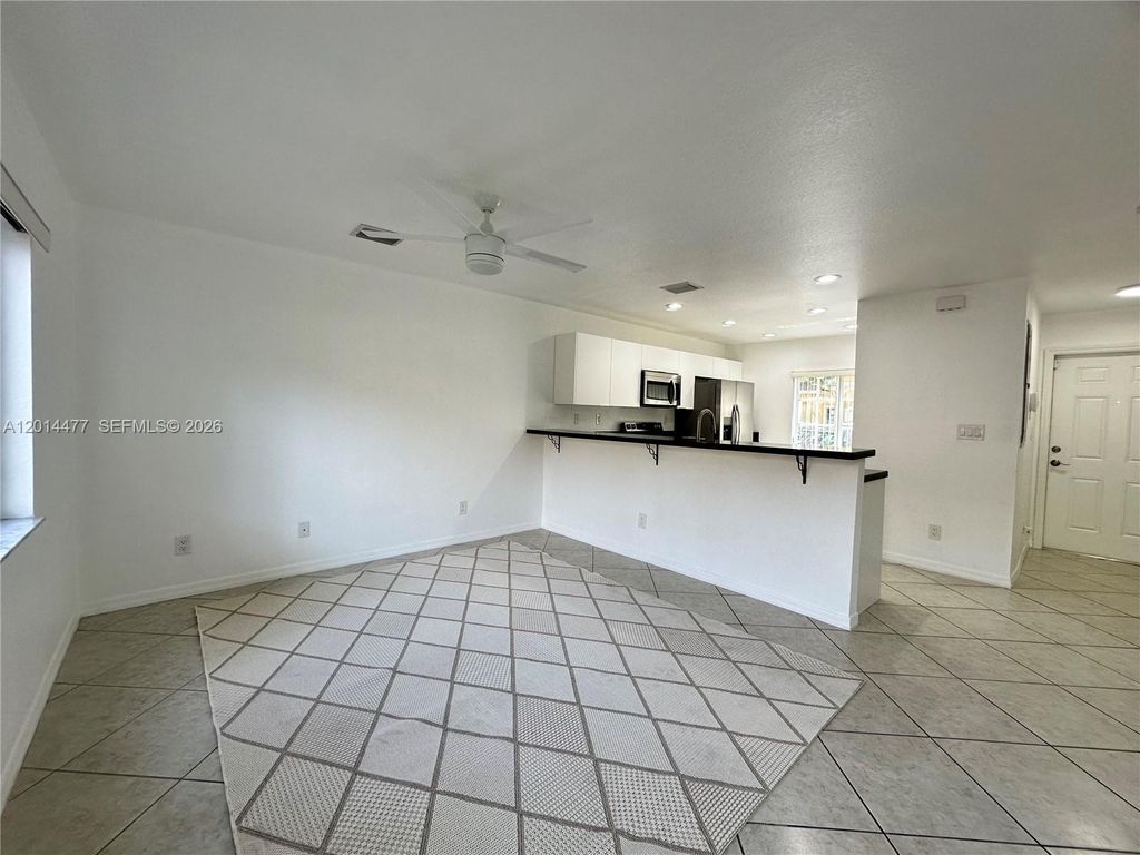 Photo of 324 NE 3rd St #D, Hallandale Beach, FL 33009 (MLS # A12014477)