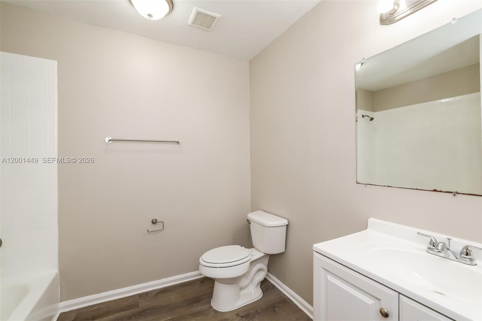 CHATELAINE - Residential Lease