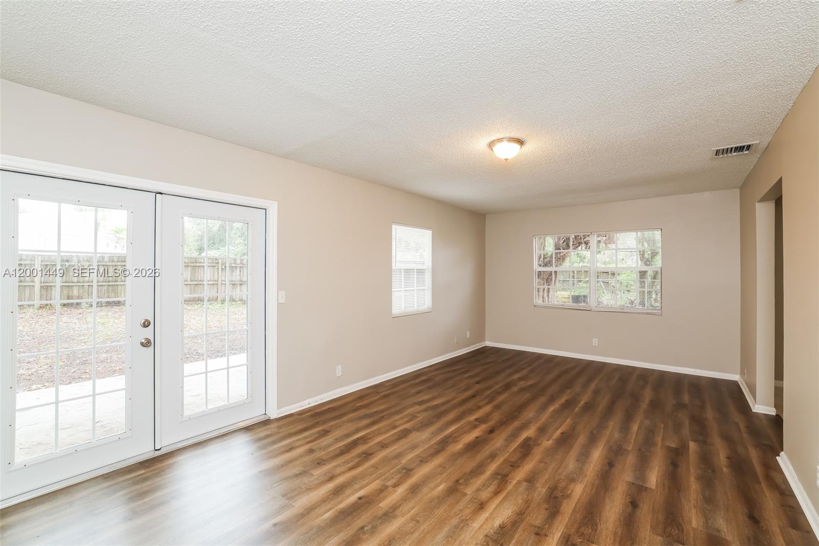 CHATELAINE - Residential Lease