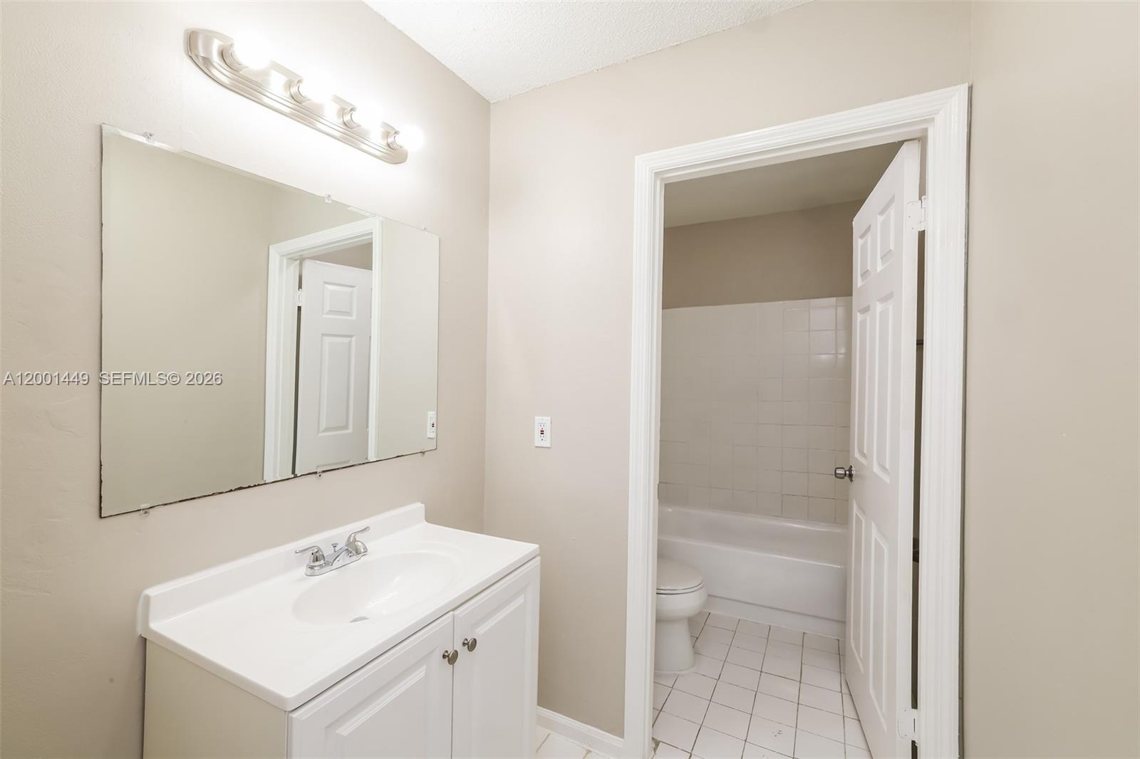 CHATELAINE - Residential Lease