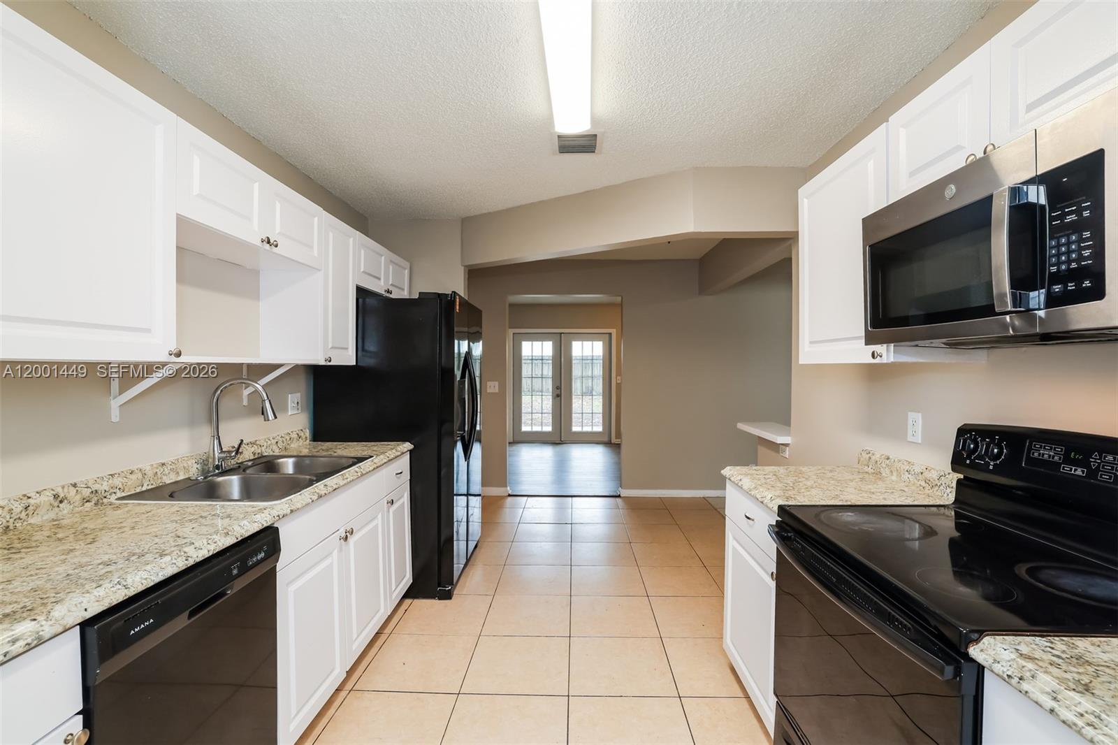 CHATELAINE - Residential Lease