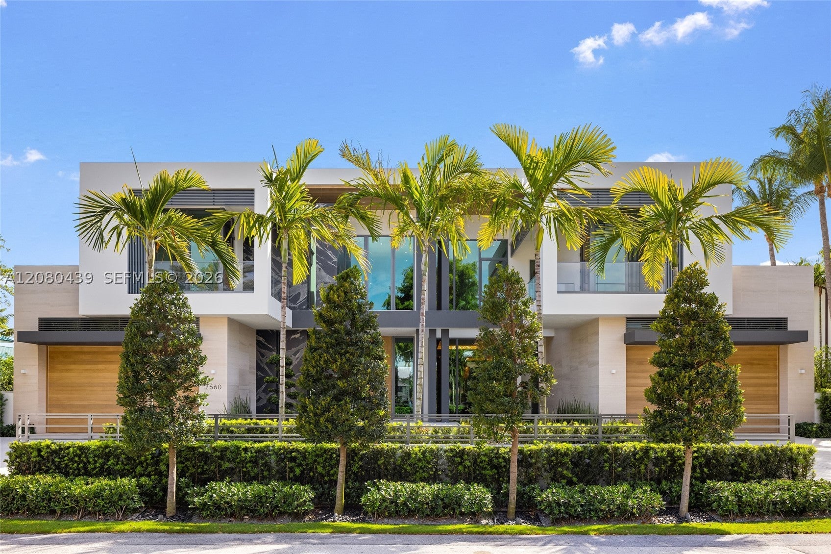 2560 Del Lago Dr, Fort Lauderdale, FL, 33316/$29,995,000 4 2560 Del Lago Dr