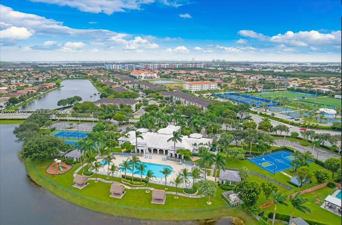 PROMENADE SHORES AT DORAL - Residential