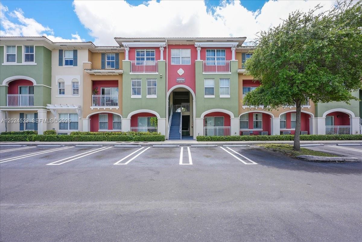 PROMENADE SHORES AT DORAL - Residential