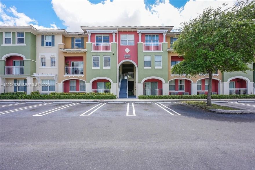 Exceptional opportunity in the heart of Doral!
Beautiful and spacious 3-bedroom, 2-bathroom first-floor unit featuring an open and functional layout, generous living and dining areas, and excellent natural light throughout. Perfect for comfortable living and easy access with no stairs.  Located in a highly desirable community close to excellent schools, shopping centers, restaurants, parks, and major highways. The perfect combination of location, comfort, and value. Attention investors! Excellent opportunity in one of Doral’s highest-demand areas.
Move-in ready and easy to show — don’t miss this incredible opportunity!