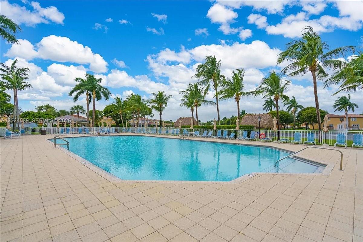 PROMENADE SHORES AT DORAL - Residential