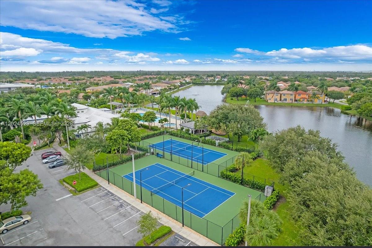 PROMENADE SHORES AT DORAL - Residential