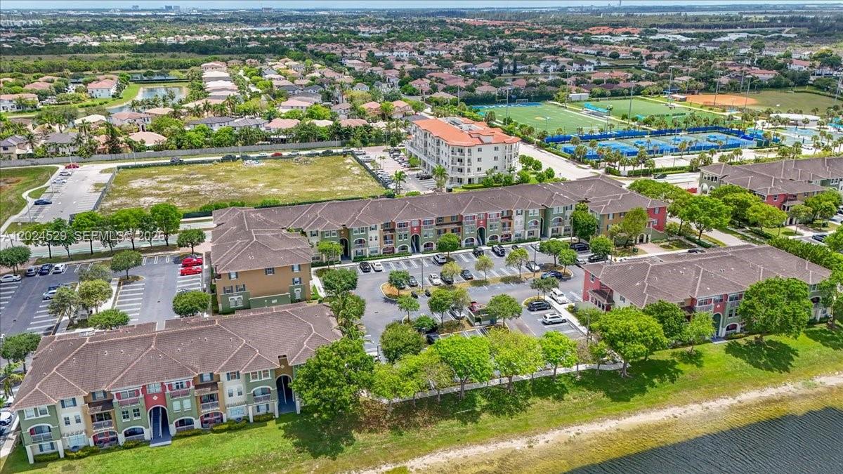 PROMENADE SHORES AT DORAL - Residential