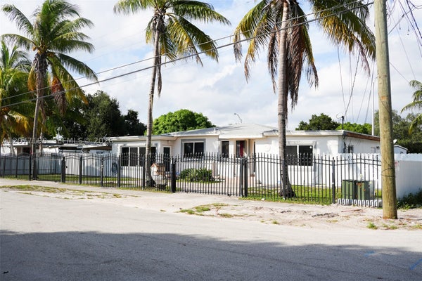 2955 NW 102ND ST, MIAMI, FL 33147 - Image f97b75db978c48b5b9cec59f7f5a9e0a/2086684670