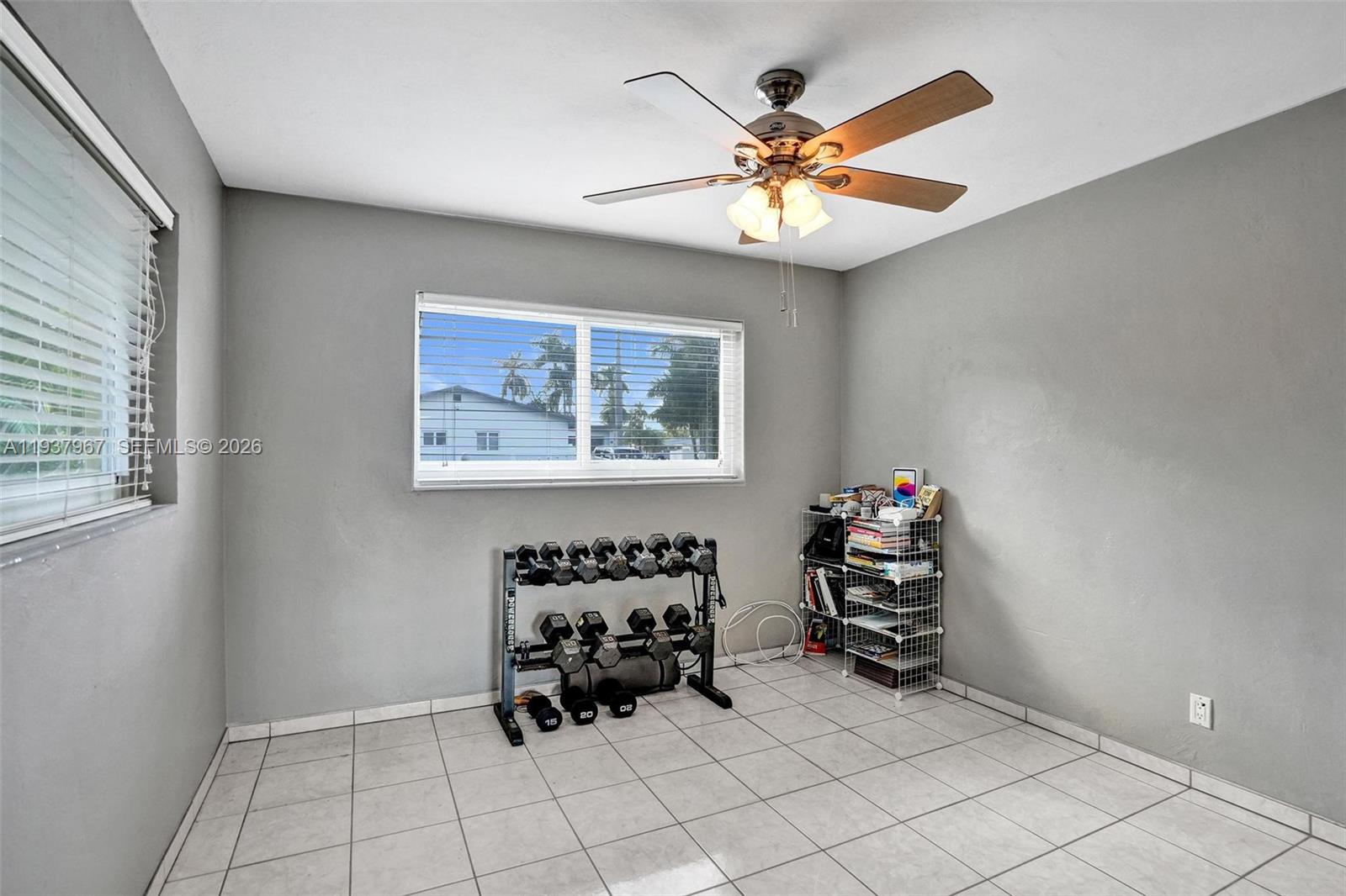 HOLLYWOOD HOMESITES SECON - Residential