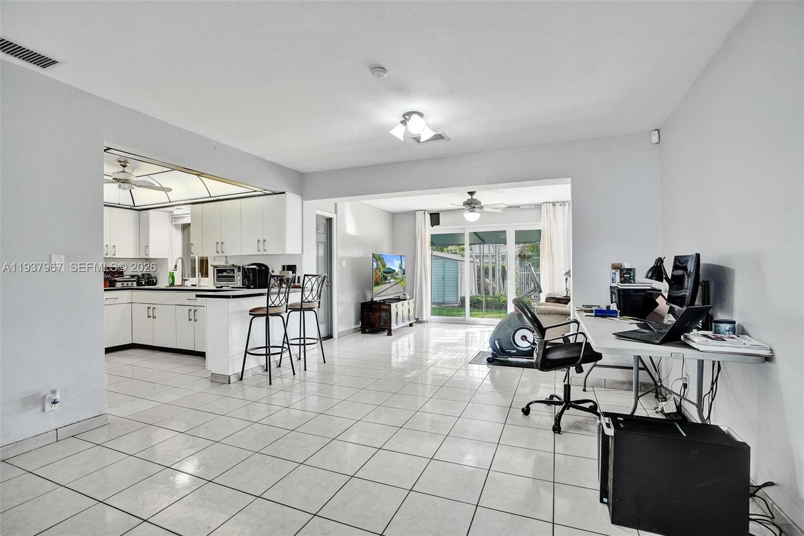 HOLLYWOOD HOMESITES SECON - Residential