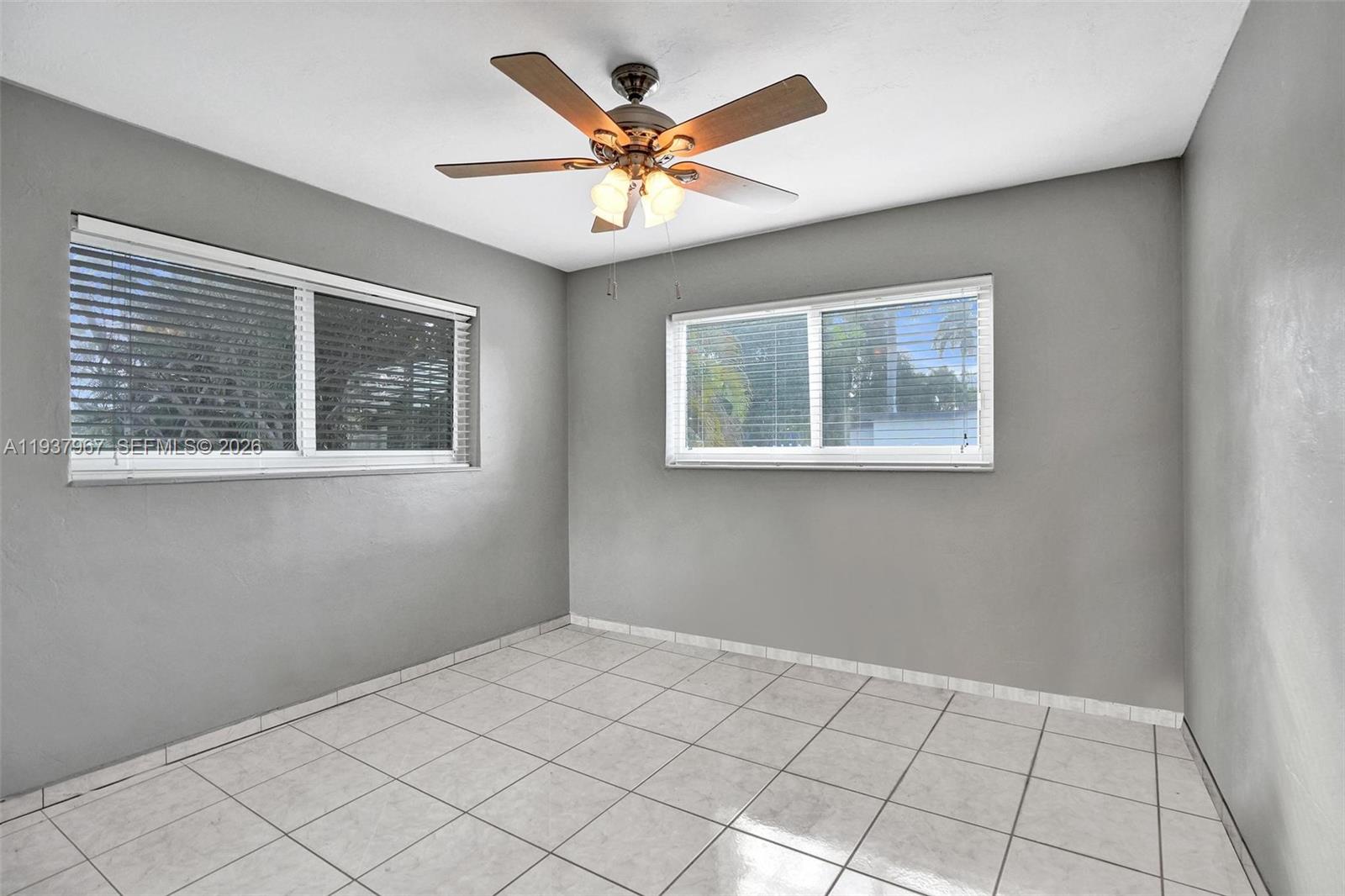 HOLLYWOOD HOMESITES SECON - Residential