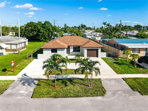 Photo of 205 SE 3rd St, Dania Beach, FL 33004 (MLS # A11897441) Photo of 205 SE 3rd St, Dania Beach, FL 33004 (MLS # A11897441)